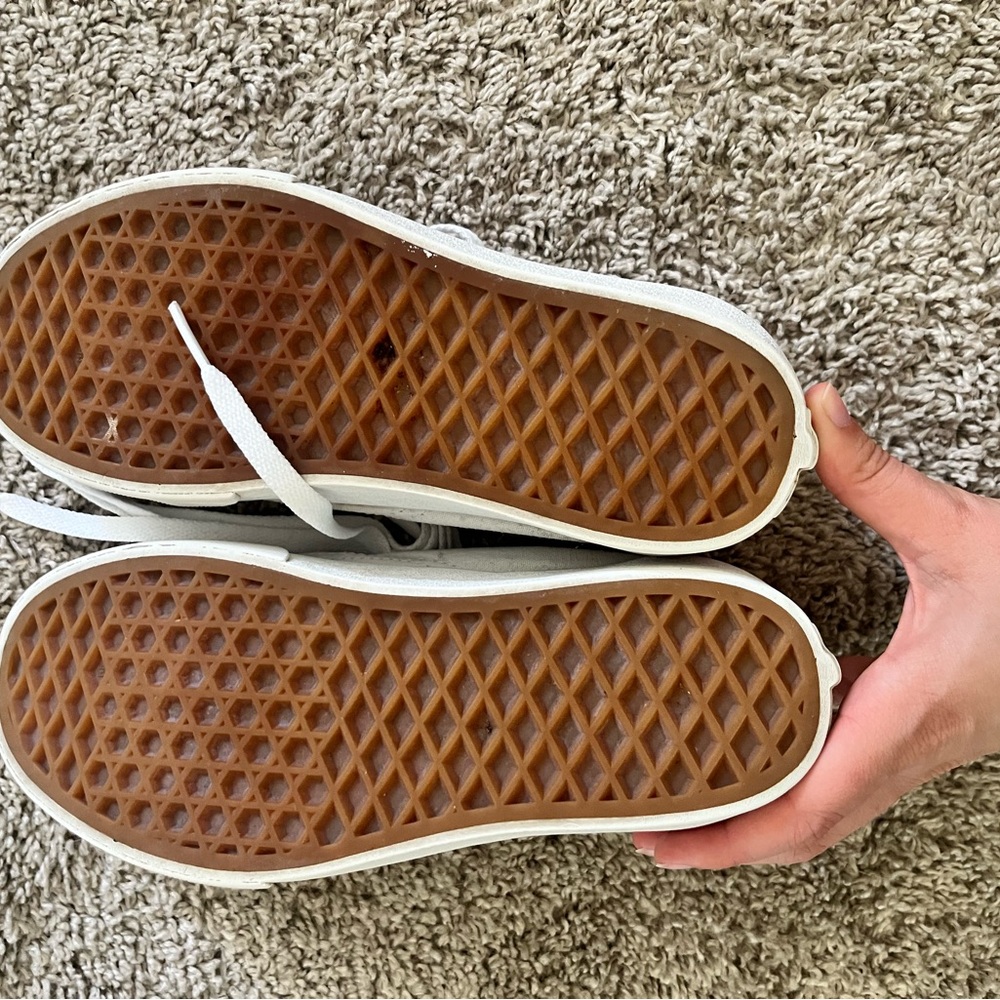 White stackform vans - Picture 2 of 3